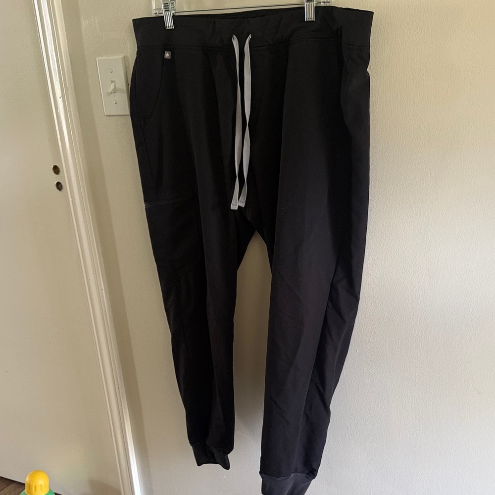 Women’s figs Black Jogger Pants with Drawstring